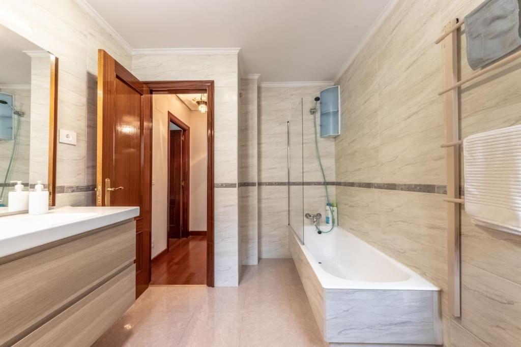 Апартаменты Acogedor Piso En Santurtzi .Parking Privado Экстерьер фото